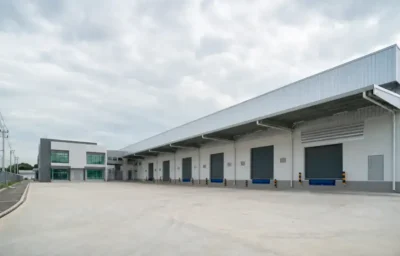 คลังสินค้าพร้อมโหลดสินค้า จังหวัดอ่างทอง